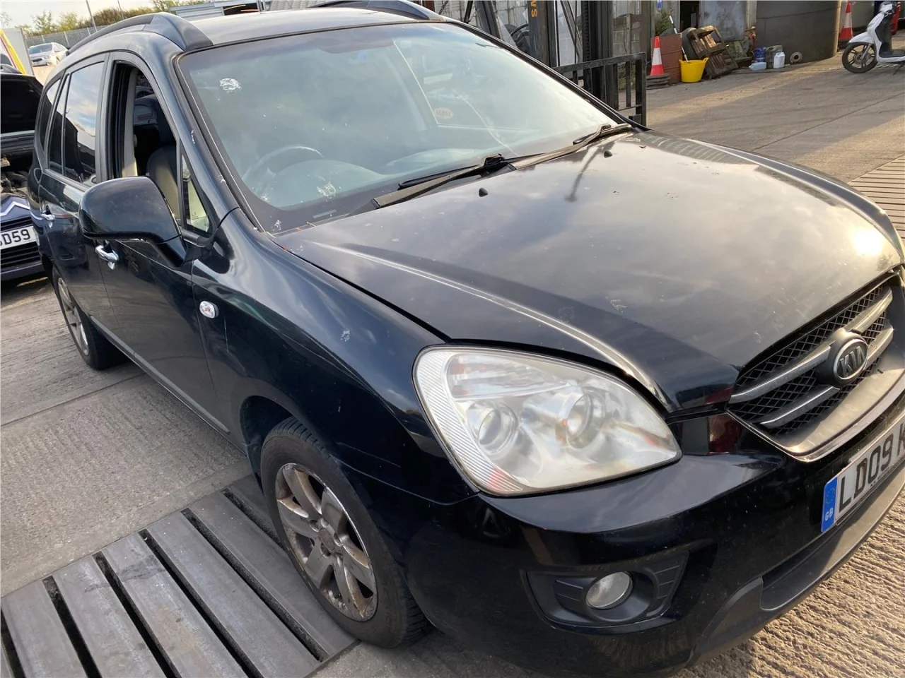 Продажа Kia Carens 2.0D (140Hp) (D4EA) FWD MT по запчастям