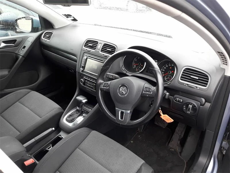 Продажа Volkswagen Golf 1.4 (122Hp) (CAXA) FWD AT по запчастям