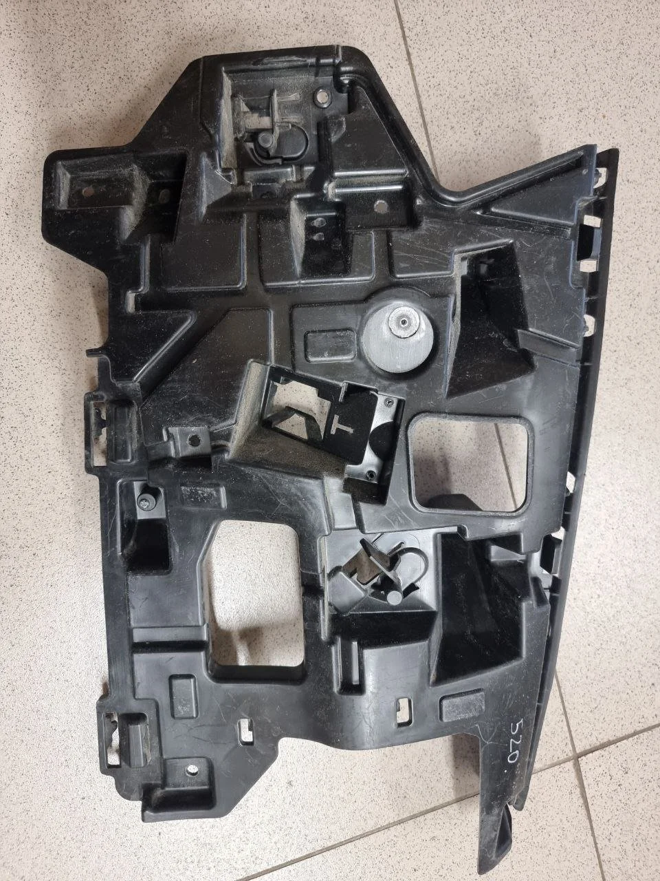 Volvo Кронштейн переднего бампера правый Volvo V40 2013-2017