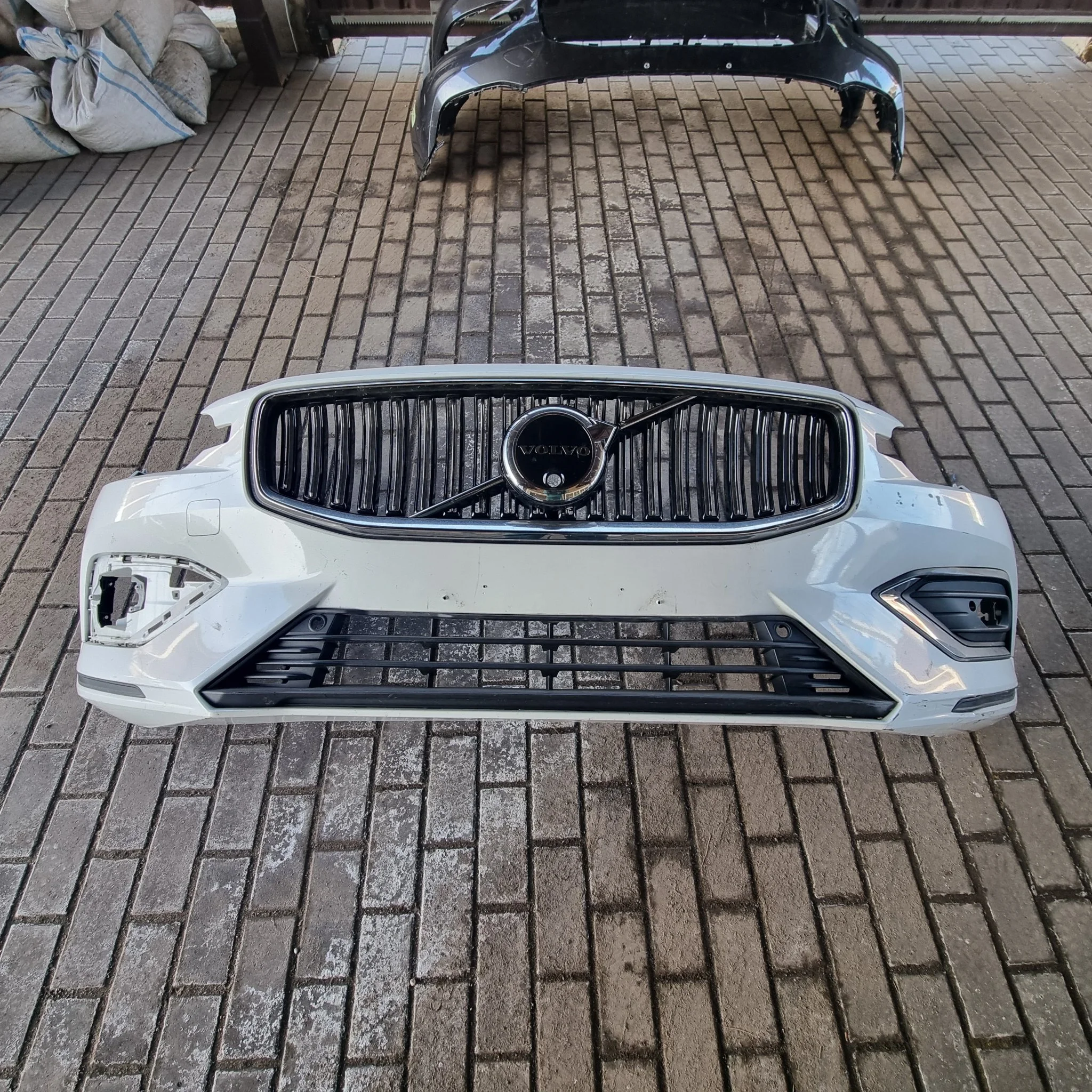 Бампер передний Volvo V60 Cross Country II 2018+