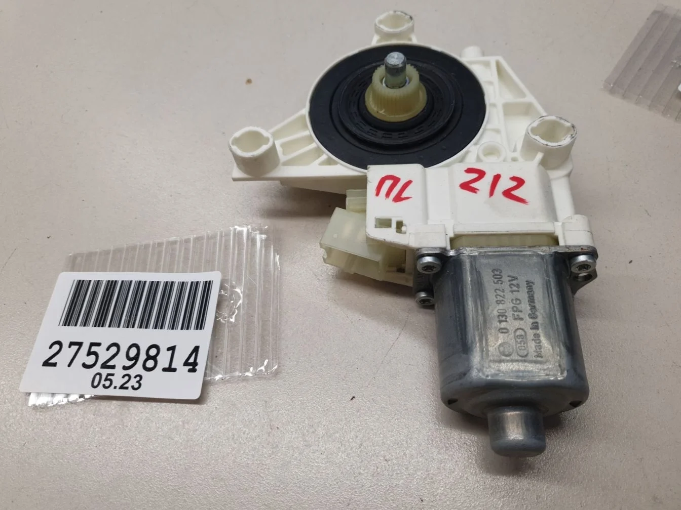 Моторчик стеклоподъёмника передний левый для Mercedes E-klasse W212 2009-2016