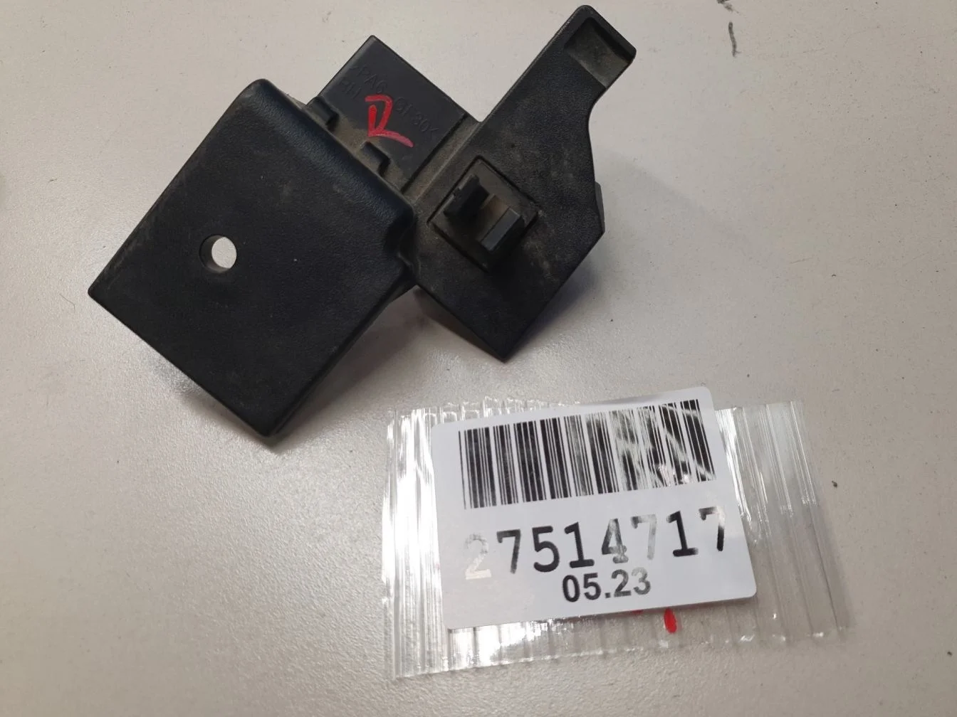 Кронштейн фары правый для Hyundai Solaris 2017-