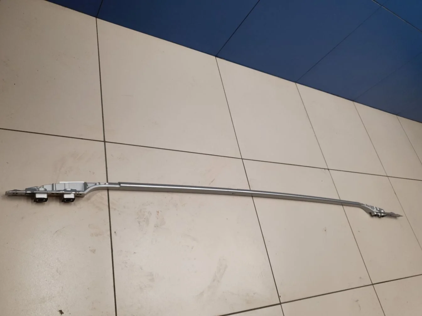 Рейлинг правый для Infiniti QX56 QX80 Z62 2010-