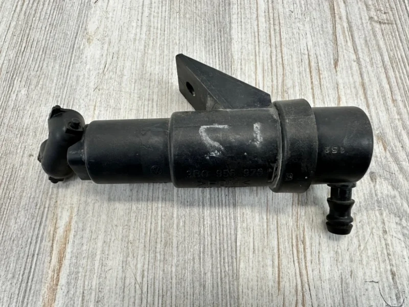 Форсунка омывателя фары VW Passat B5 1998-2001 3B