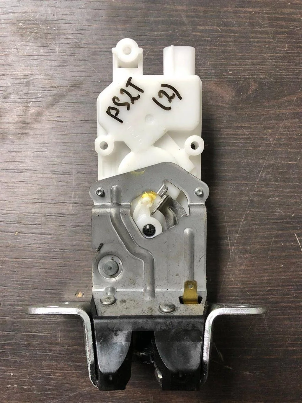 Б.у. замок багажника MITSUBISHI PAJERO SPORT KH4W MITSUBISHI PAJERO SPORT KH4W