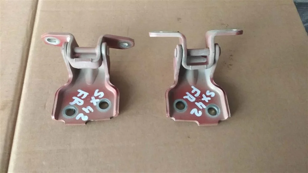 Б.у. петля двери SUZUKI SX4 YA11S SUZUKI SX4 YA11S