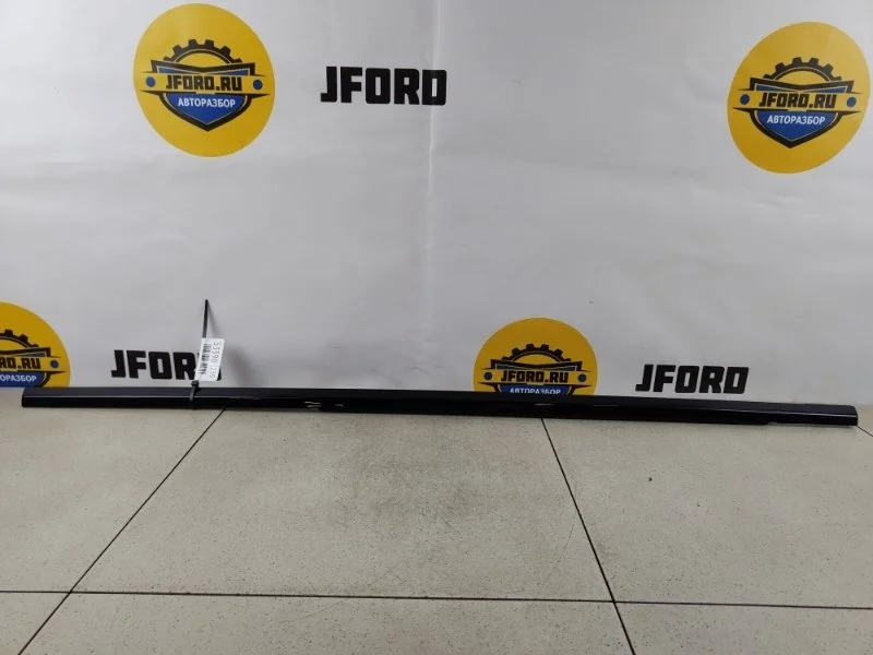 Уплотнитель стекла Land Rover Range 4 2013 L405