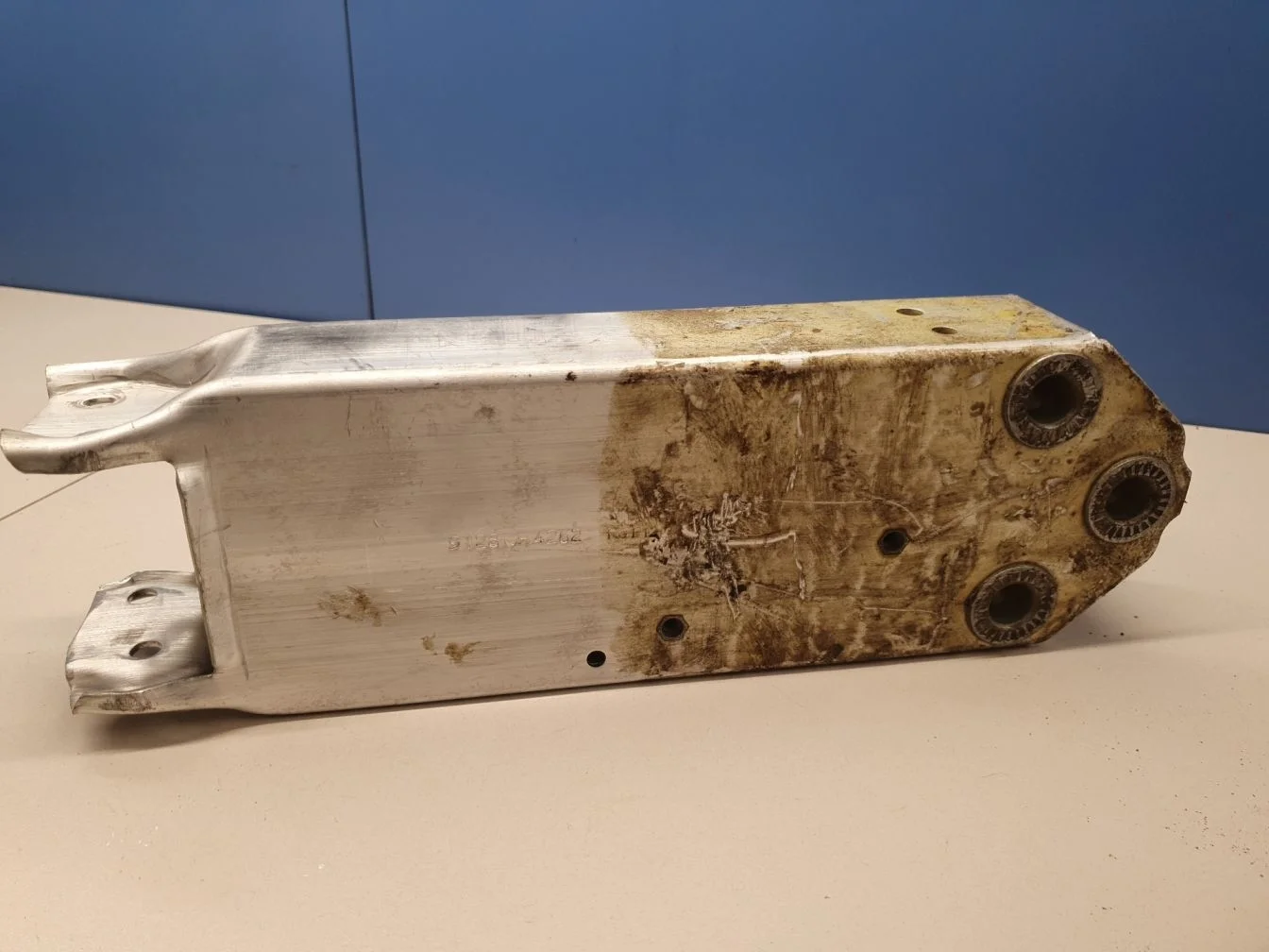 Кронштейн усилителя переднего бампера правый для BMW 7 F01 F02 2008-2015