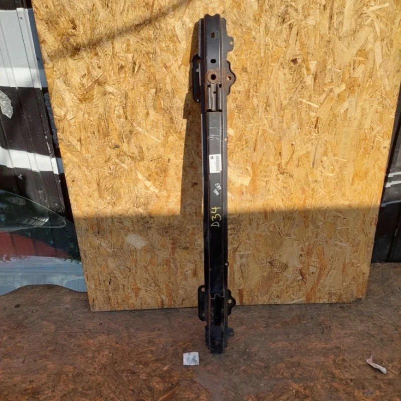 Усилитель бампера BMW E81