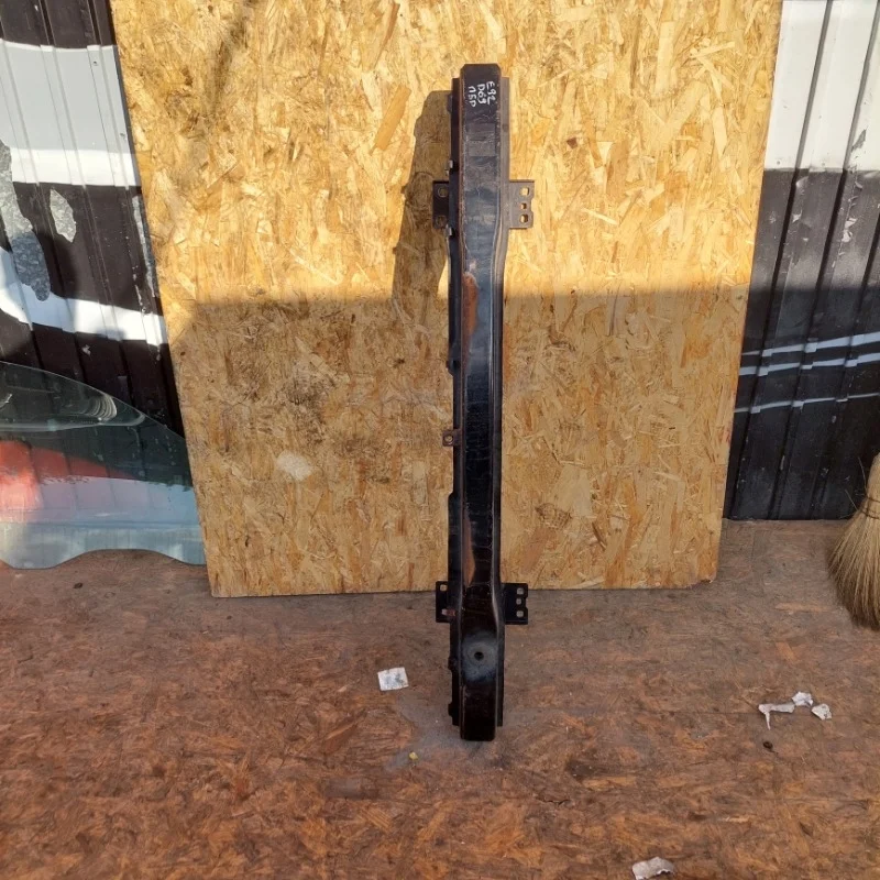 Усилитель бампера BMW E90