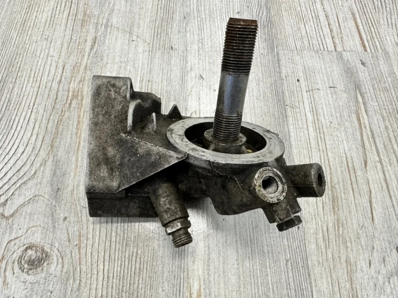 Кронштейн масляного фильтра Audi A4 1995-2002 8D