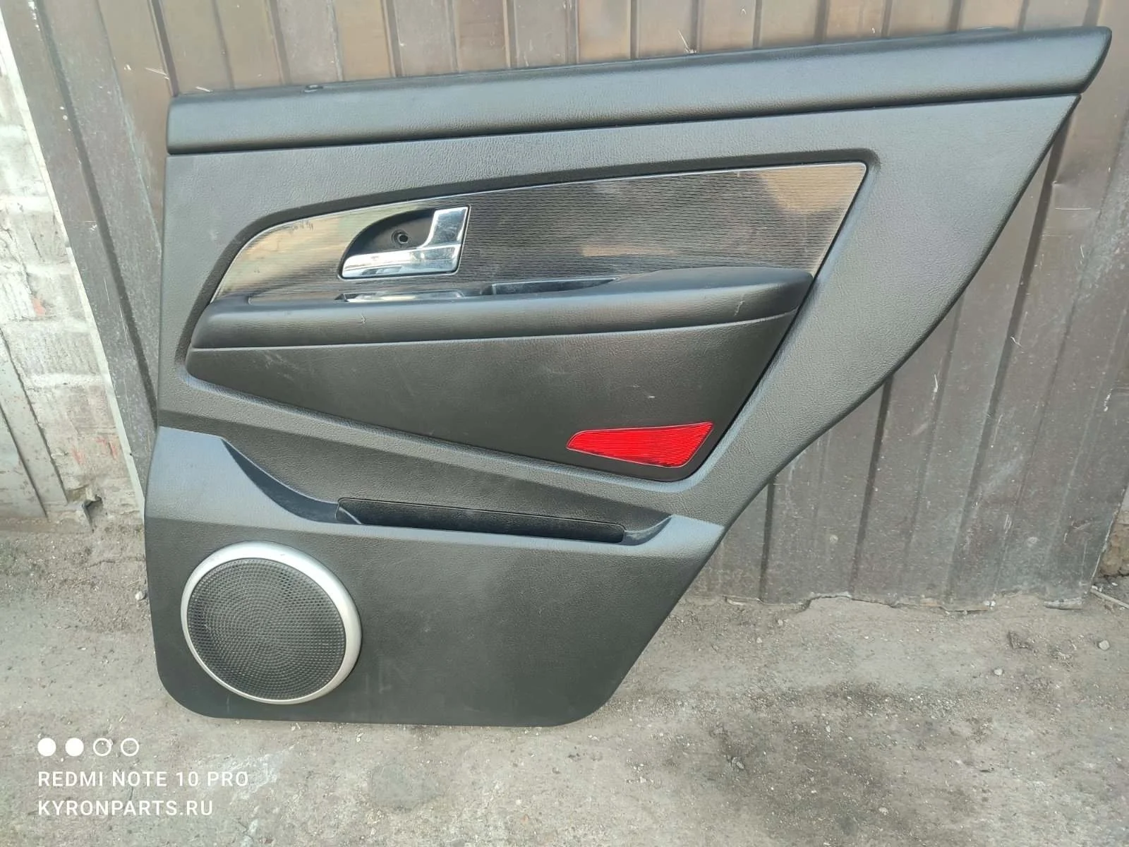 Обшивка двери SsangYong Rexton 2009 Y250