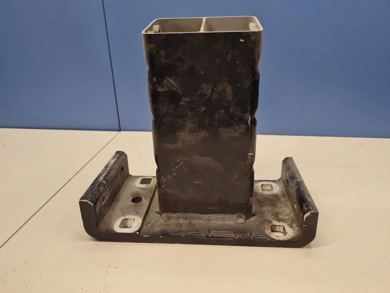 Кронштейн усилителя переднего бампера для Land Rover Range Rover Sport 2013-