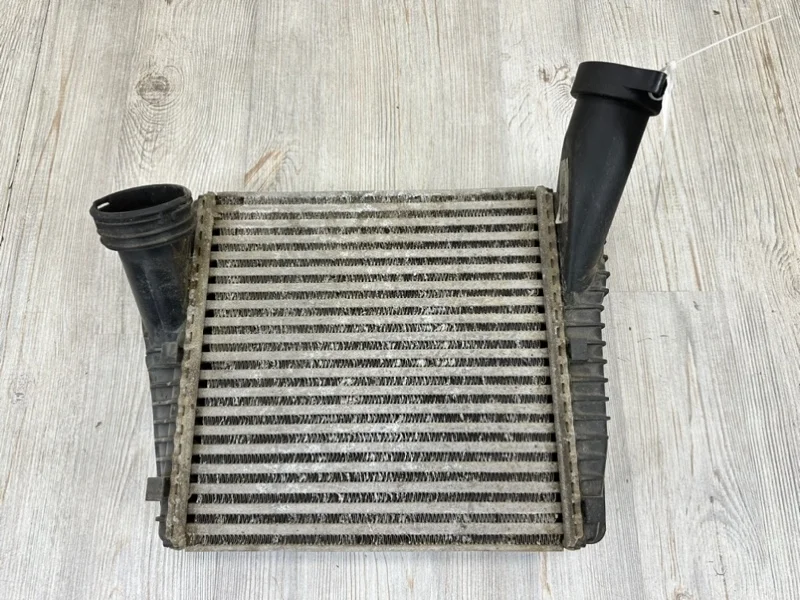 Радиатор интеркулера VW Touareg 2 2010-2018 7P