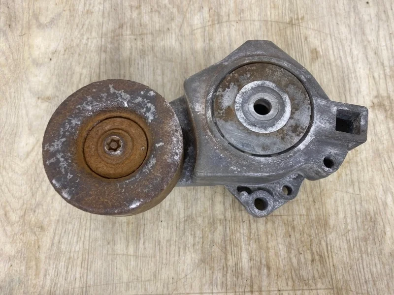 НАТЯЖИТЕЛЬ ПРИВОДНОГО РЕМНЯ Mitsubishi Pajero 4 1345A078 6B31