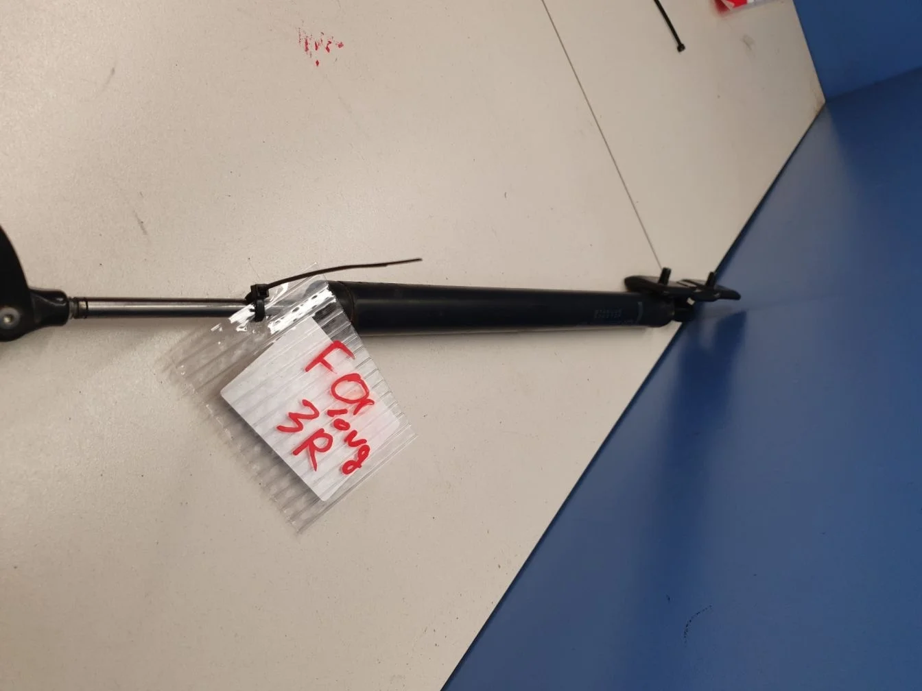 Ограничитель двери задней правой для BMW 7 F01 F02 2008-2015