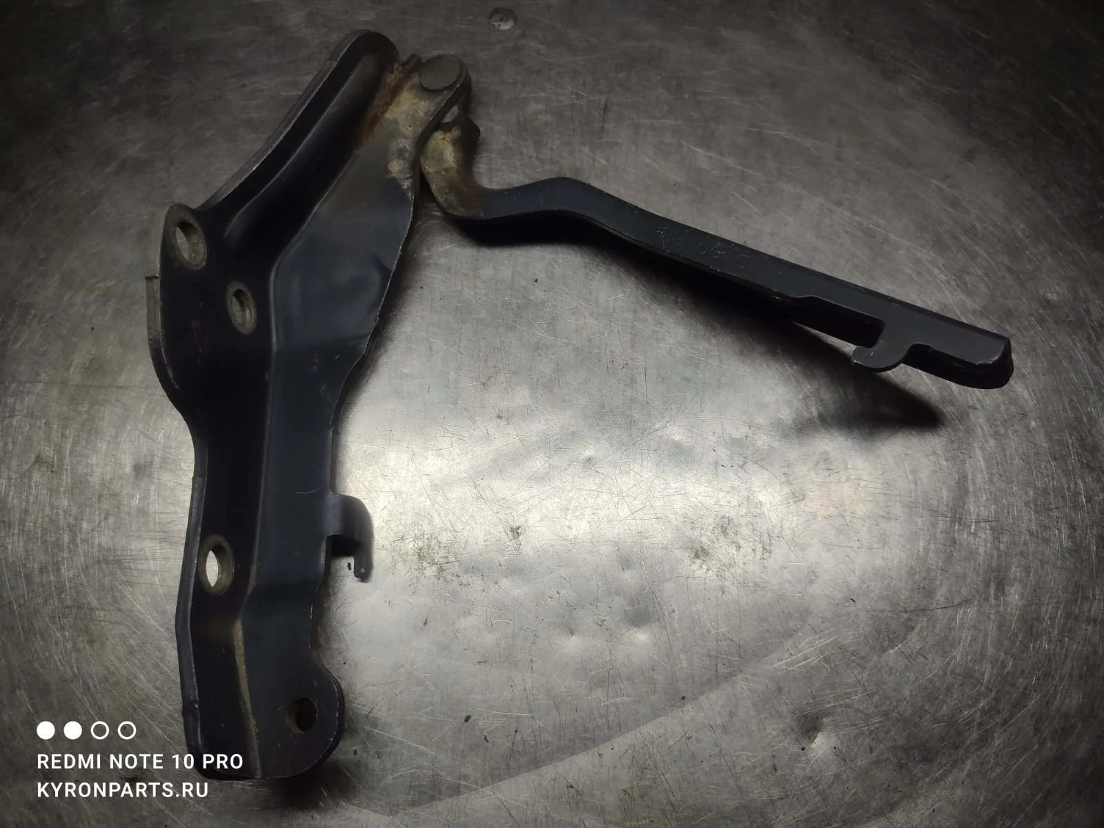 Петля капота SsangYong Kyron