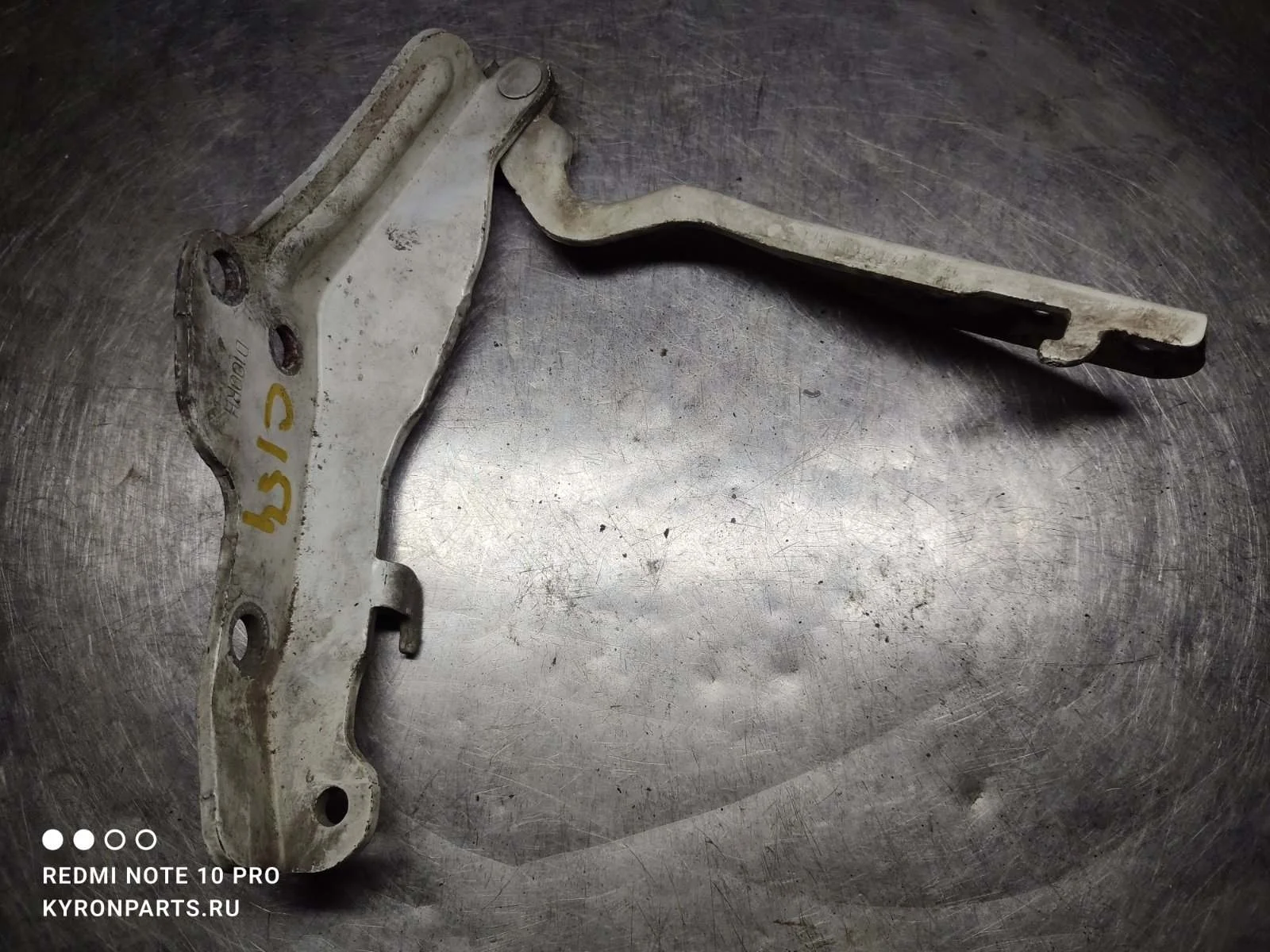 Петля капота SsangYong Kyron