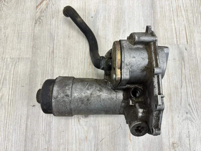 Кронштейн масляного фильтра Audi A4 1999-2008 8E