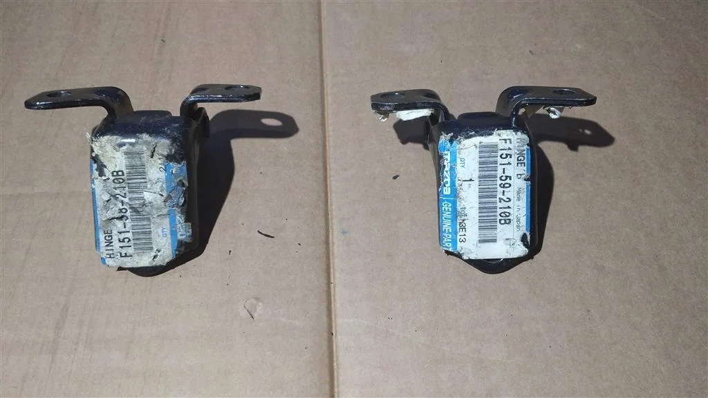 Б.у. петля двери MAZDA CX7 ER8 MAZDA CX7 ER8