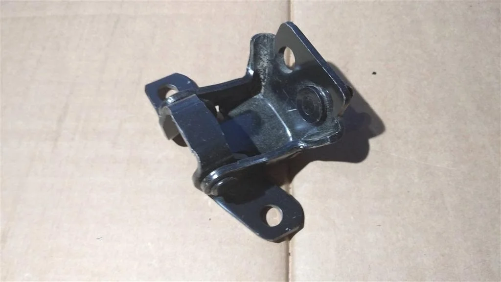 Б.у. петля двери MAZDA MAZDA 6 GJ MAZDA MAZDA 6 GJ