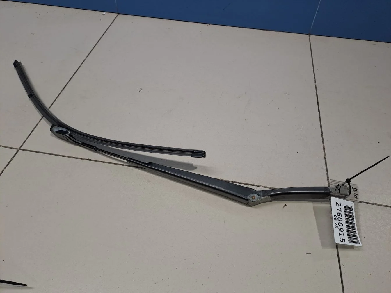 Поводок стеклоочистителя передний левый для Volkswagen Passat B6 2005-2010