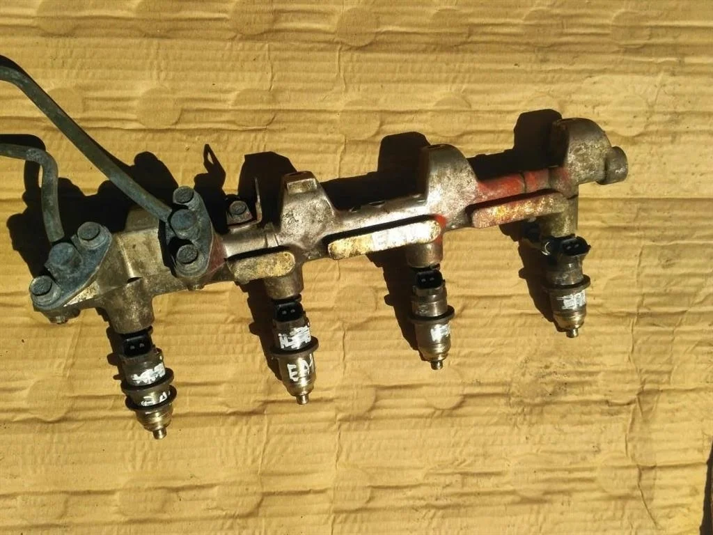 Б.у. форсунка топливная MITSUBISHI GALANT EA1A MITSUBISHI GALANT EA1A