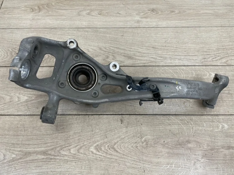 Кулак поворотный со ступицей Audi Q7 2015- 4M