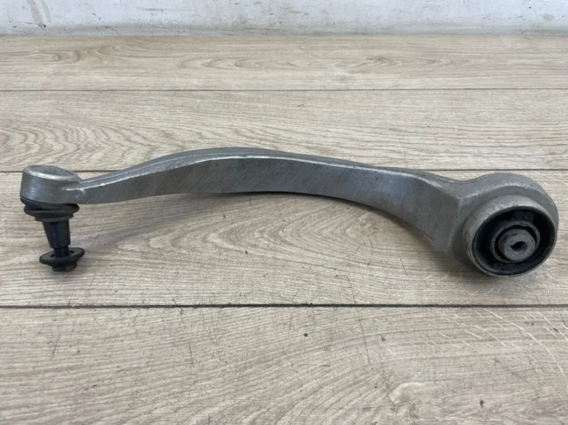 Рычаг подвески направляющий Audi A8 2010-2017 D4