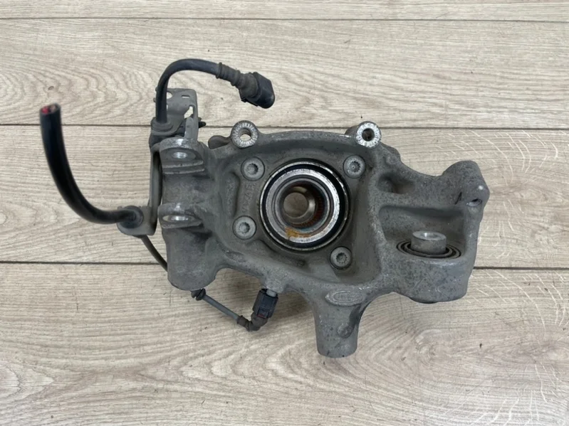 Кулак поворотный со ступицей Audi Q7 2015- 4M