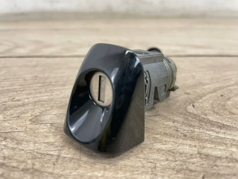 Личинка замка двери Audi Q3 2012-2018 8U