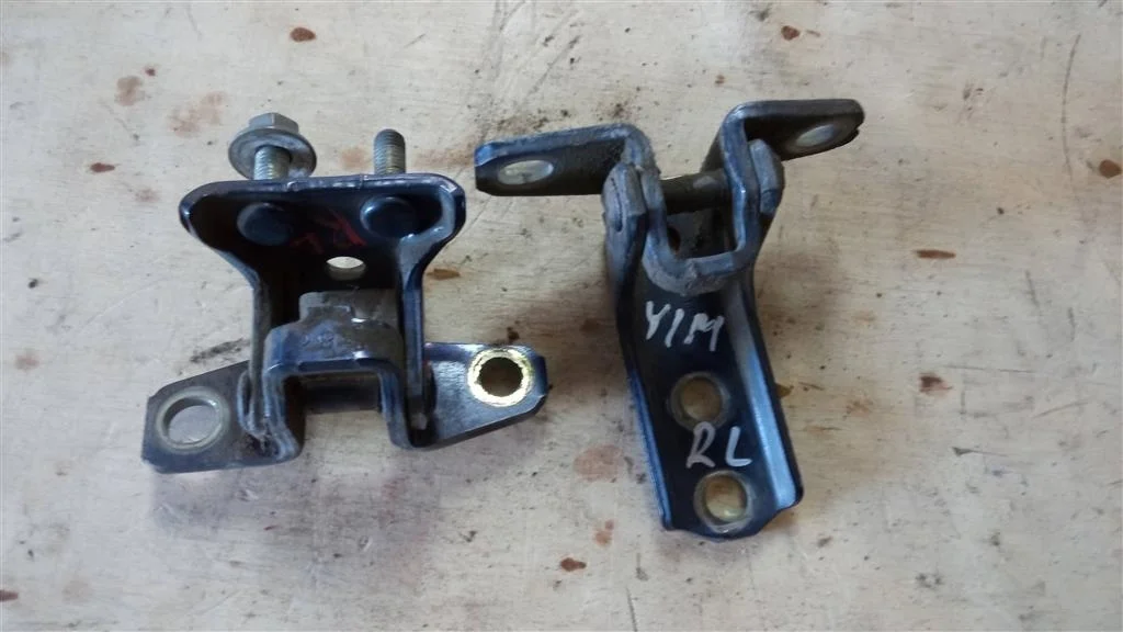 Б.у. петля двери MITSUBISHI LANCER CY1A MITSUBISHI LANCER CY1A