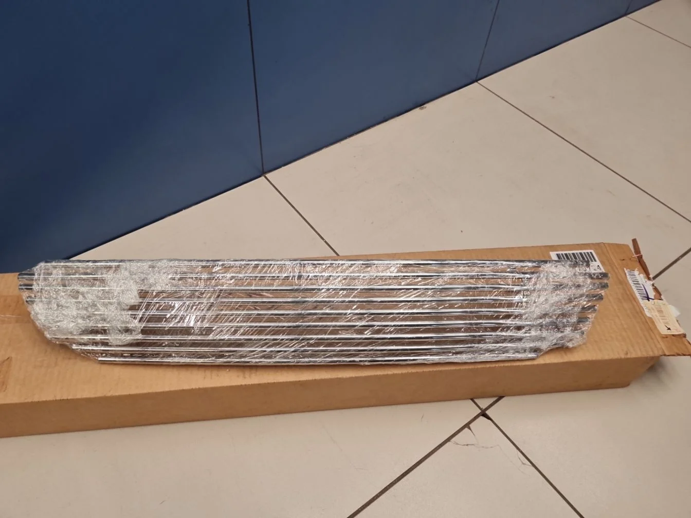 Решётка в бампер центральная для Hyundai Solaris 2010-2017