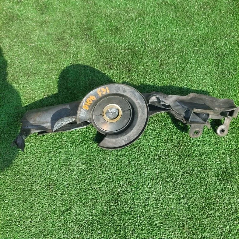 Уплотнитель капота BMW F30/F31