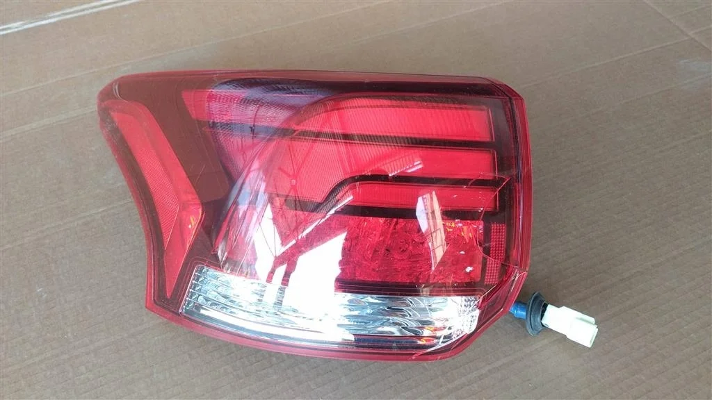 Б.у. фонарь наружный MITSUBISHI OUTLANDER GF3W MITSUBISHI OUTLANDER GF3W