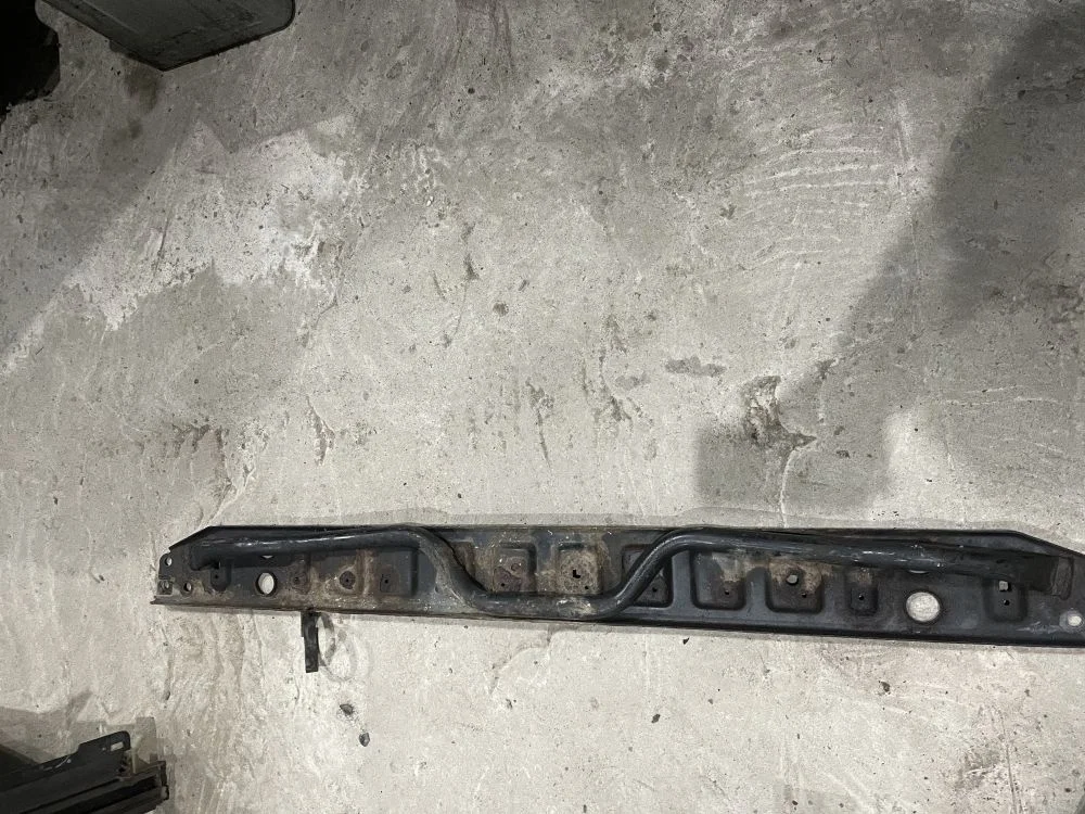 опора радиаторов нижняя land rover freelander 2