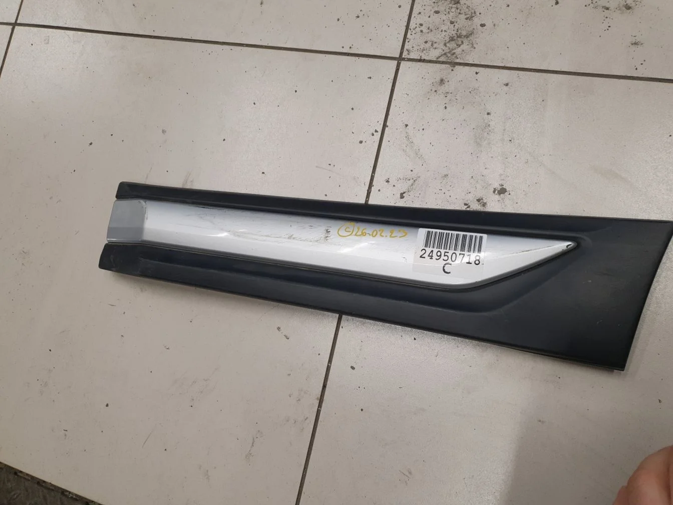 Молдинг двери левый задний для Mitsubishi Outlander GF 2012-