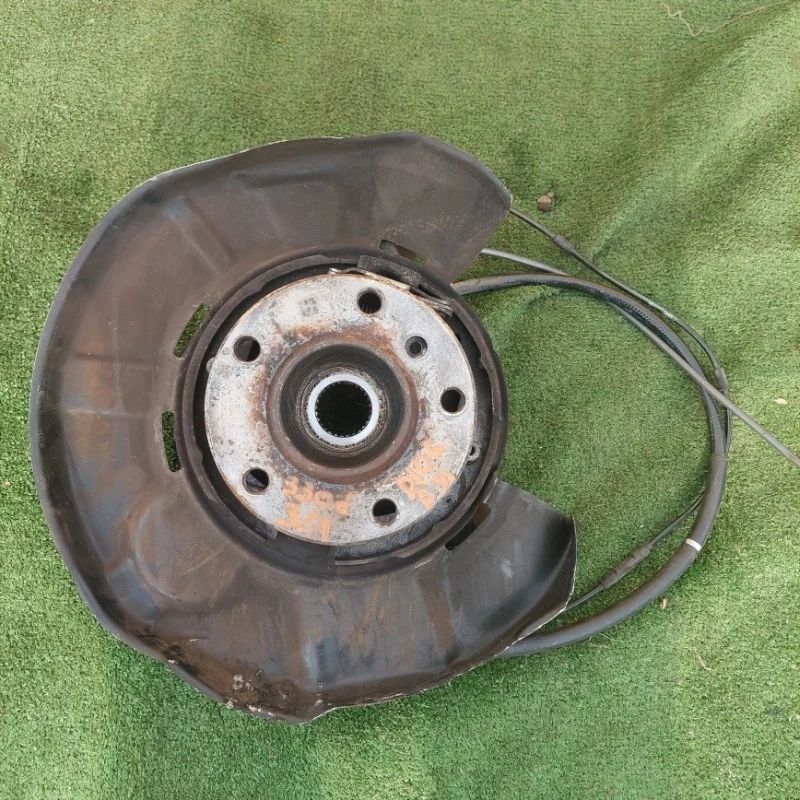 Кулак задний BMW 330DX F30/F31