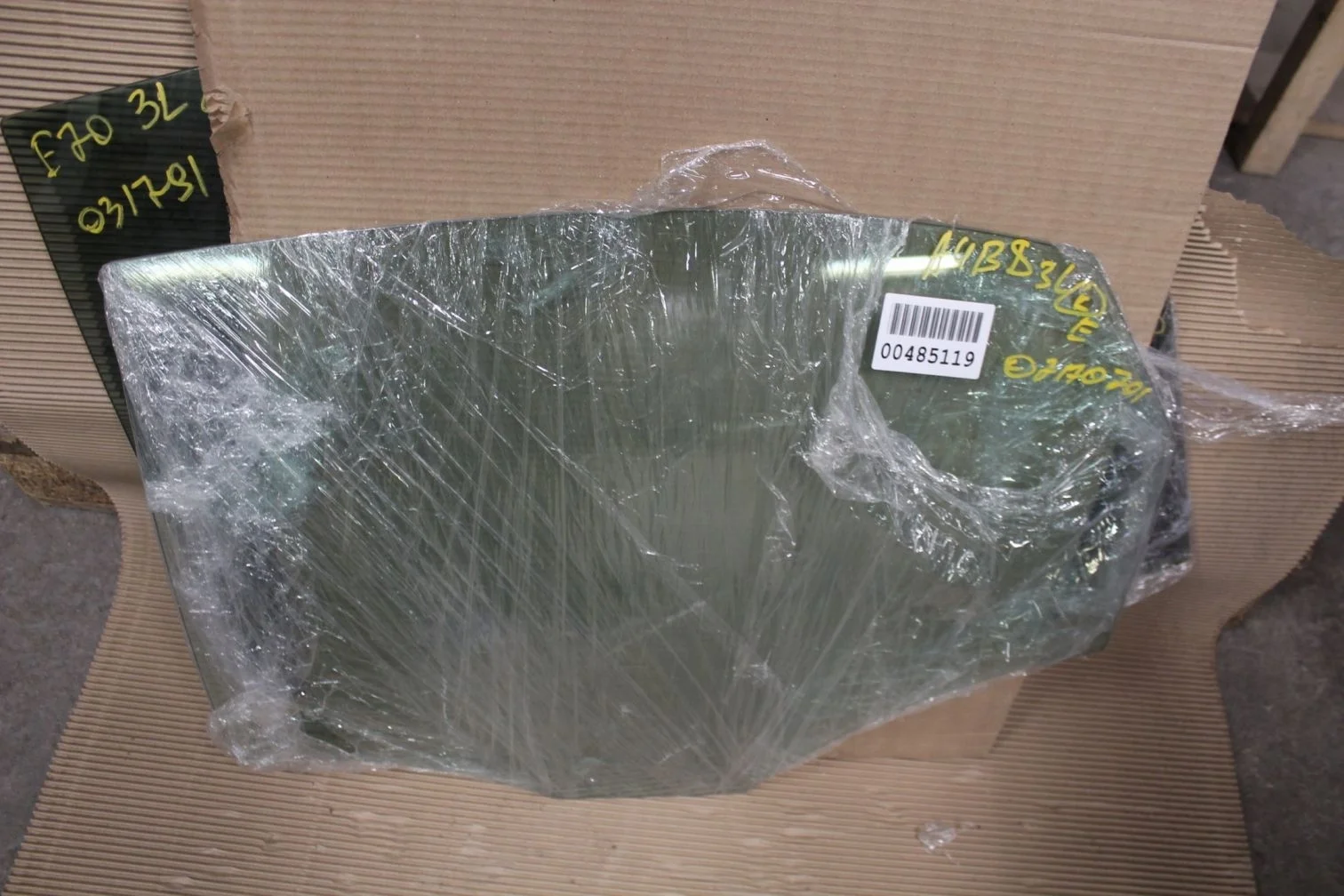 Стекло двери задней левой для Audi A4 B8 2007-2015