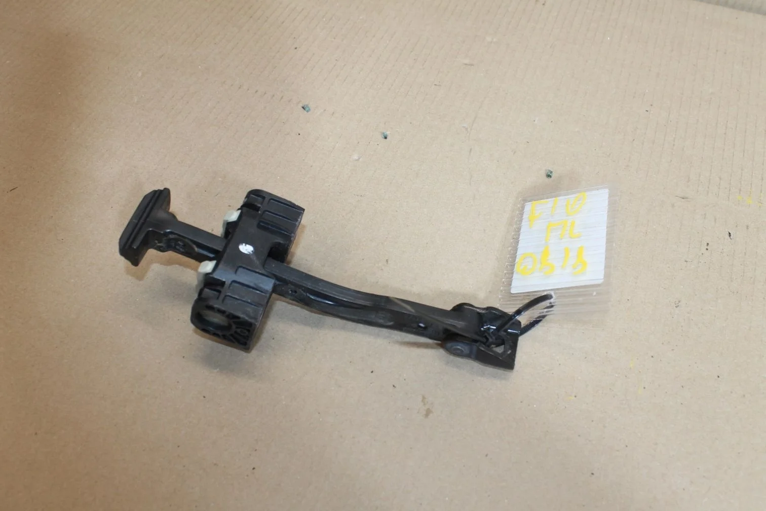 Ограничитель двери передней левой для BMW 5 F10 2009-2017