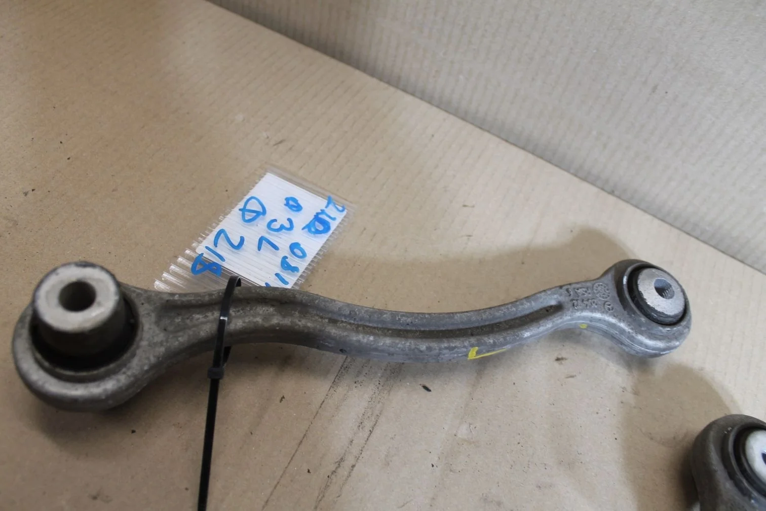 Рычаг задний нижний левый для Mercedes E-klasse W212 2009-2016