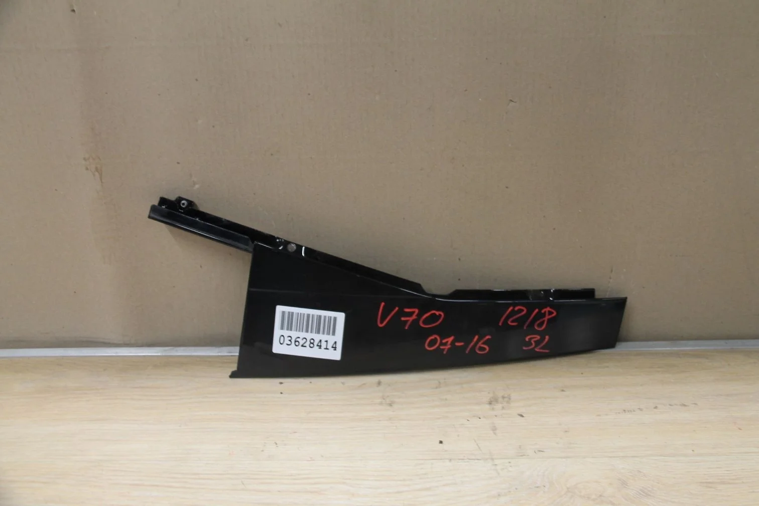 Накладка рамки двери задняя левая для Volvo XC70 Cross Country 2007-2016