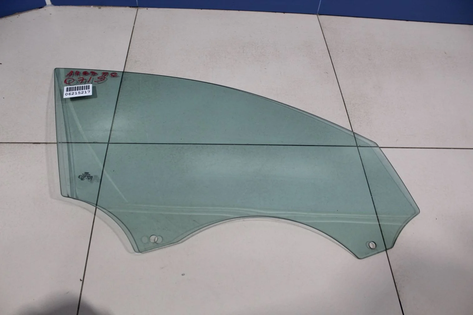 Стекло двери передней правой для Audi A4 B8 2007-2015