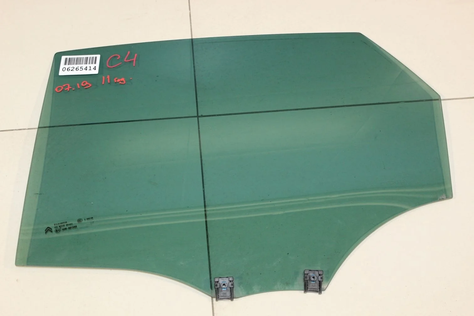 Стекло двери задней левой для Citroen C4 2010-