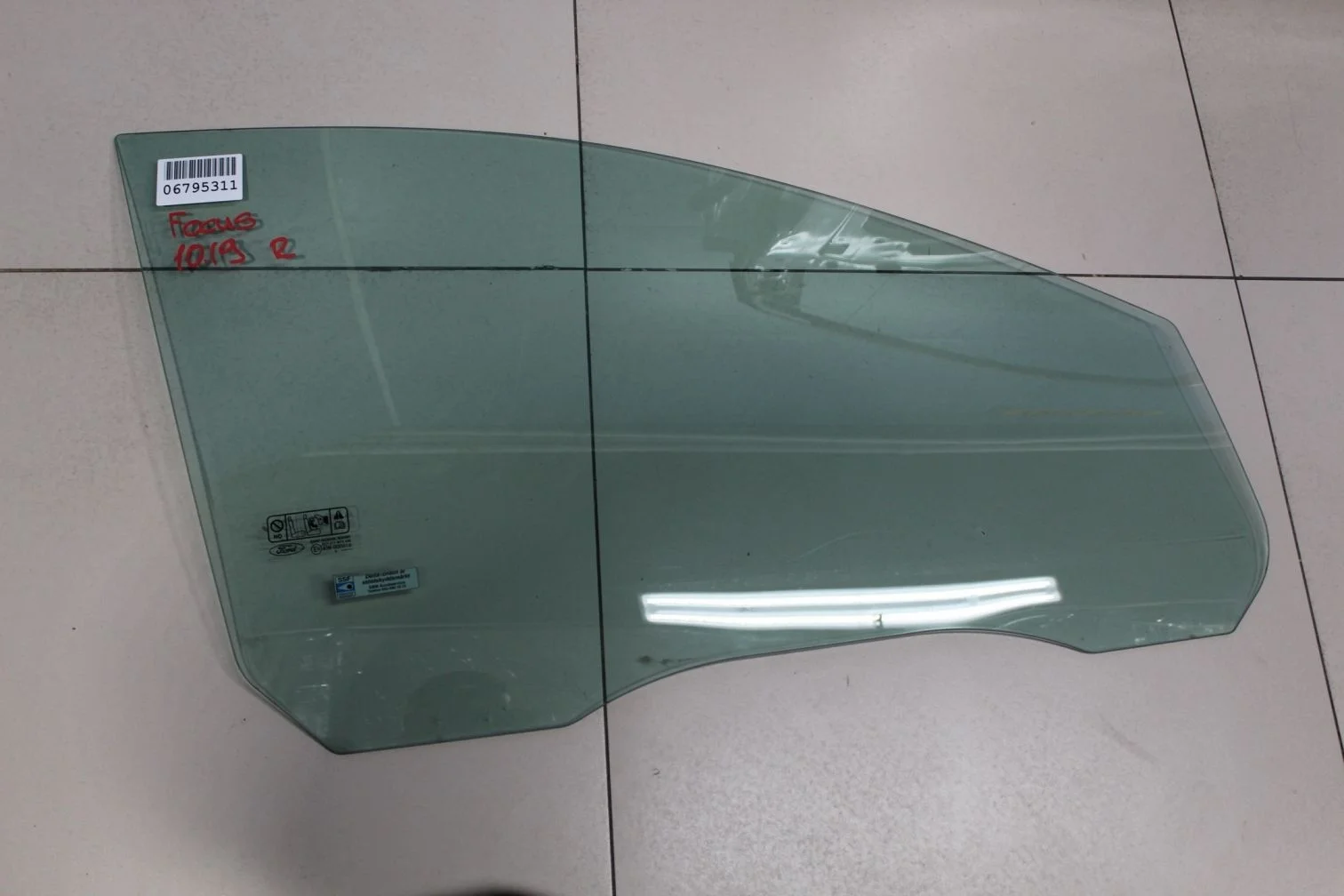 Стекло двери передней правой для Ford Focus 2 2005-2008