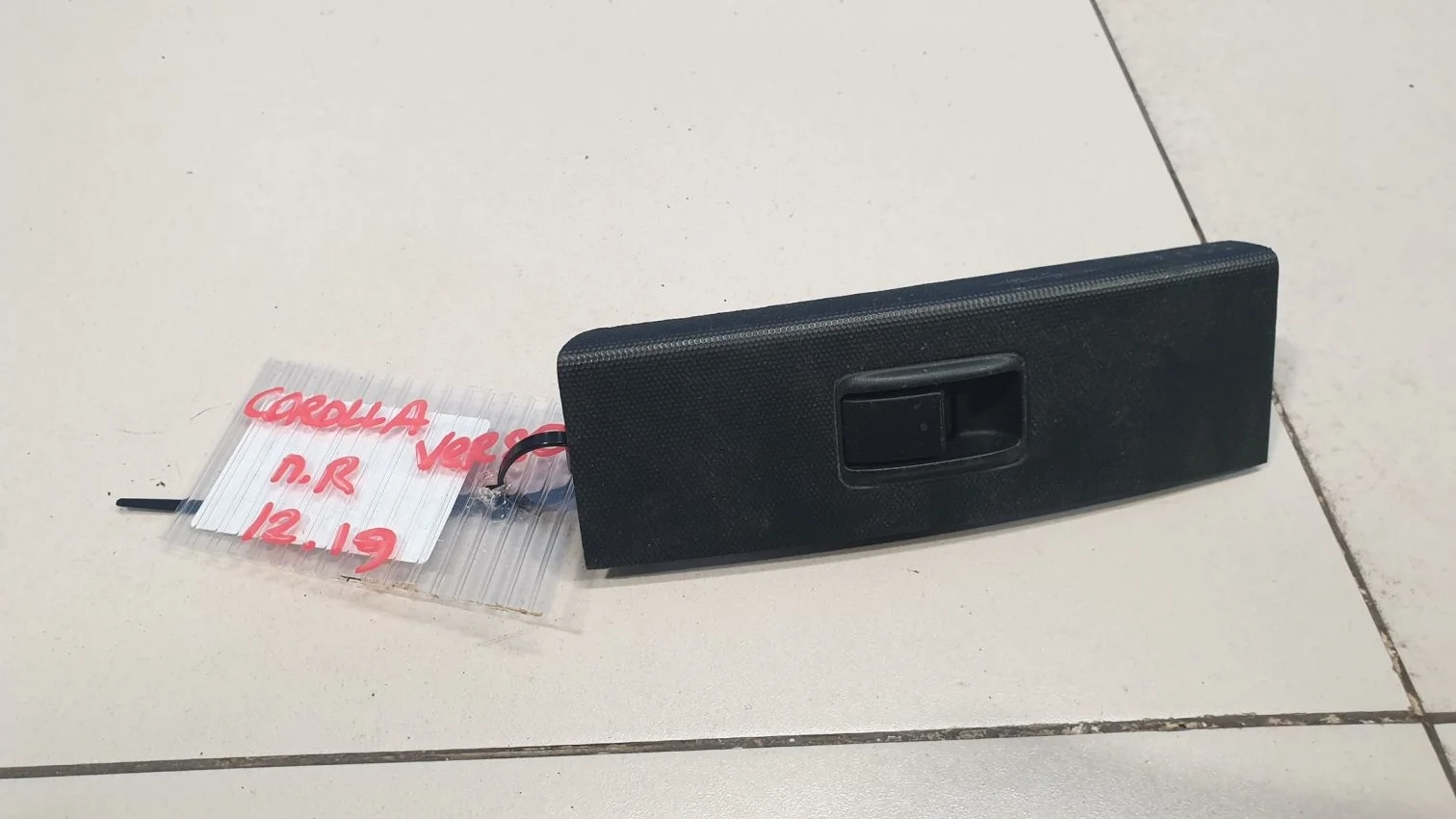 Кнопка стеклоподъемника для Toyota CorollaVerso R10 2004-2009