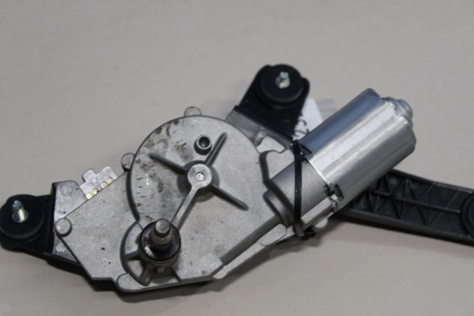 Моторчик стеклоочистителя заднего стекла для Hyundai i10 2007-2013