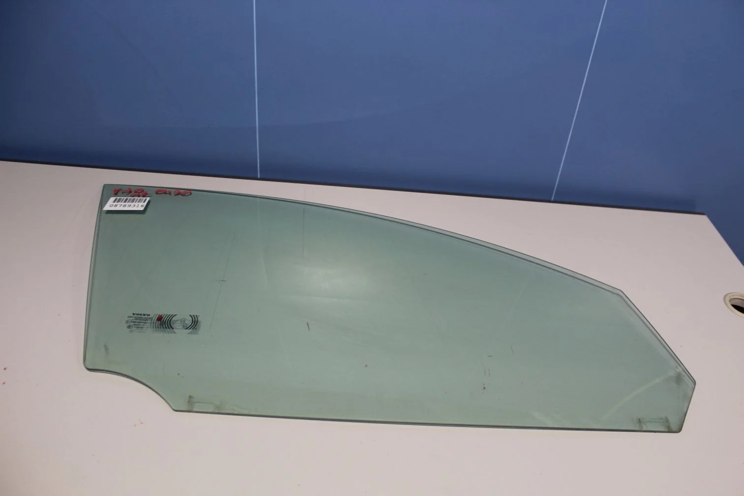 Стекло двери передней правой для Volvo S40 2004-2012