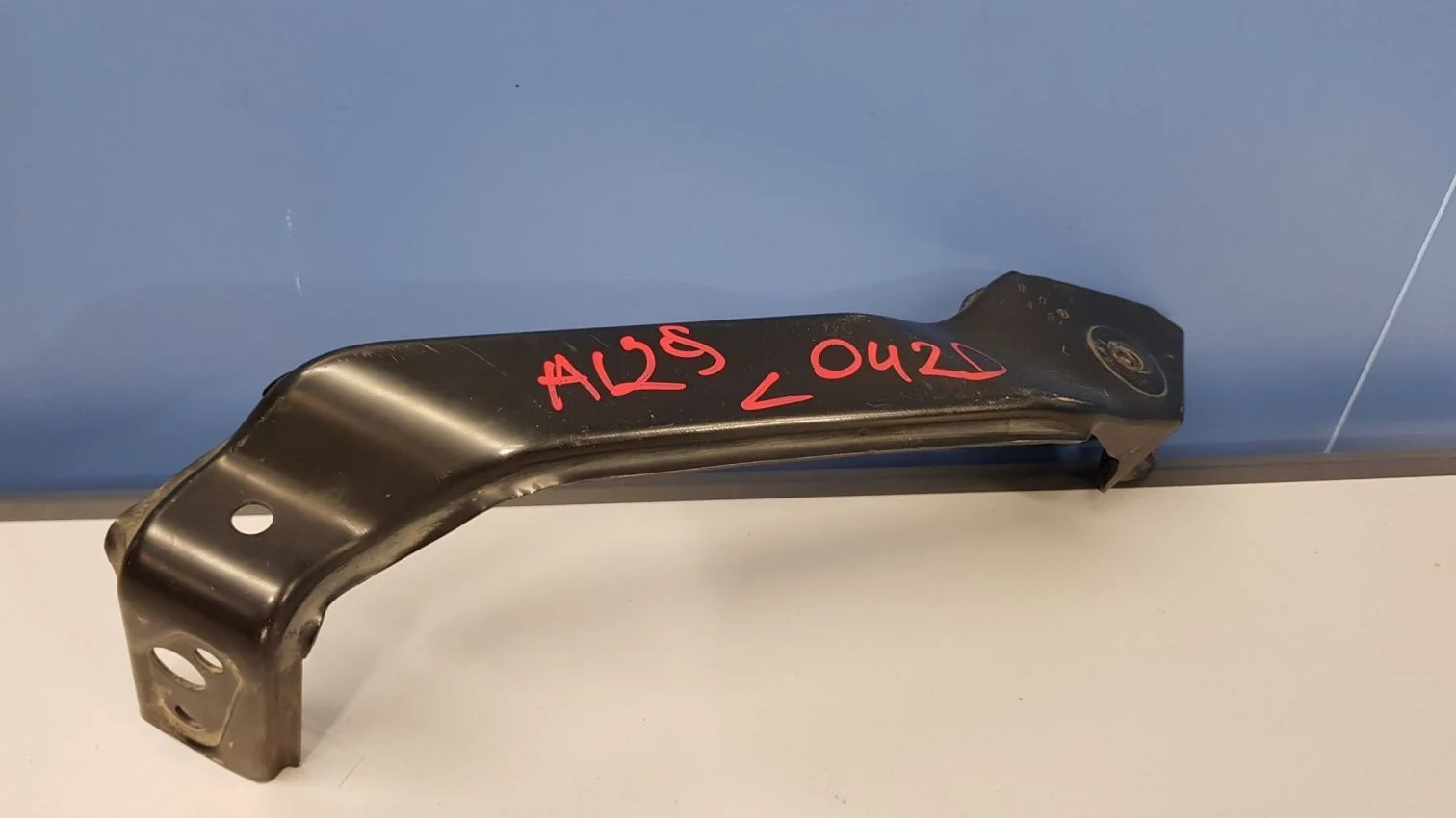 Кронштейн крепления крыла левый для Mercedes CLS-klasse W219 2004-2010