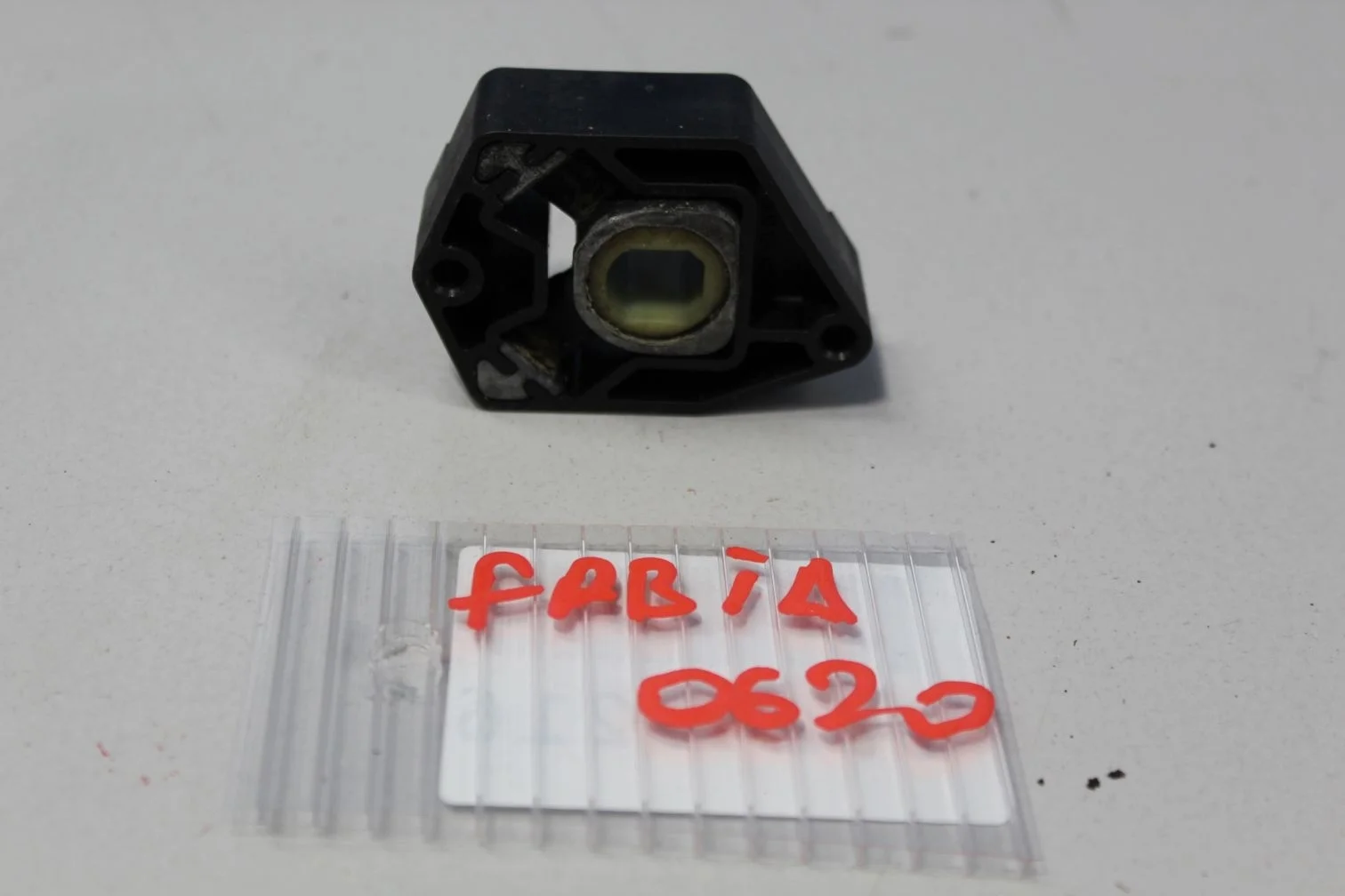 Кронштейн радиатора для Skoda Fabia 5J 2007-2015